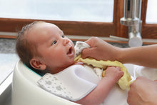 Load image into Gallery viewer, Warm Heart™ Bath Bib