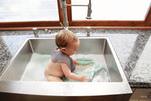Load image into Gallery viewer, Warm Heart™ Bath Bib