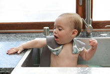Load image into Gallery viewer, Warm Heart™ Bath Bib