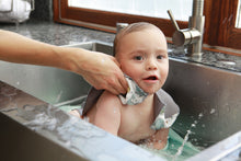 Load image into Gallery viewer, Warm Heart™ Bath Bib