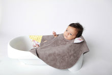 Load image into Gallery viewer, Warm Heart™ Bath Bib